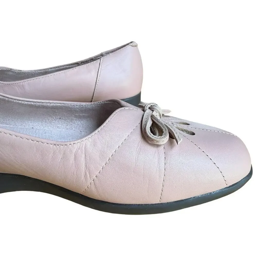 Cobbie Cuddlers Pink Slip On Leather Loafers Flats Comfort Shoes Bow Toe sz 6 W